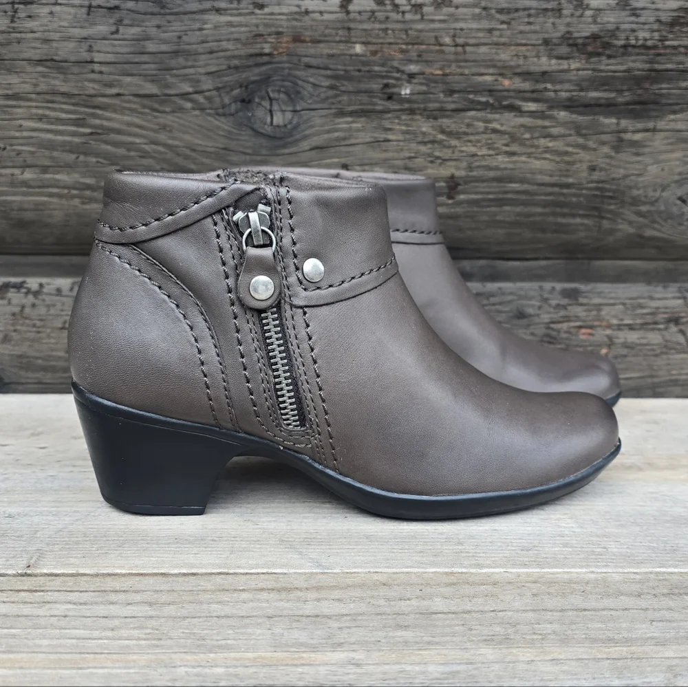 Clarks Bendables Ingalls Thames Y2K Boho Minimalist Leather Comfort Bootie 6M